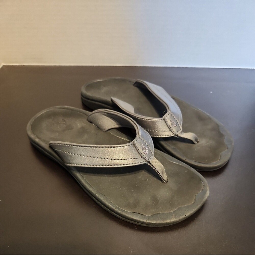 OLUKAI OHANA, BLACK & GRAY THONG SANDALS, WOMENS SIZE 6 FLIP FLOP